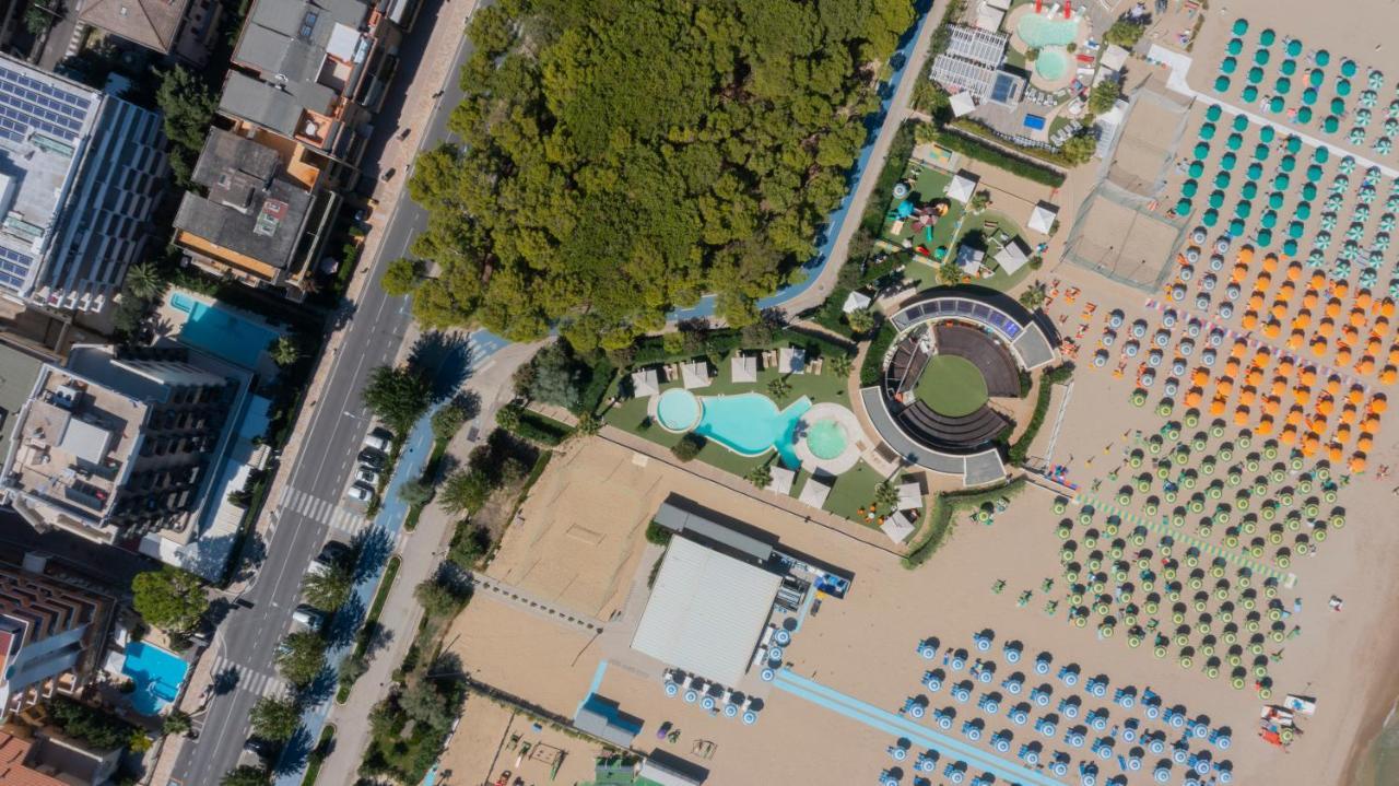 Hotel Sporting อัลบา อาดริอาติกา ภายนอก รูปภาพ